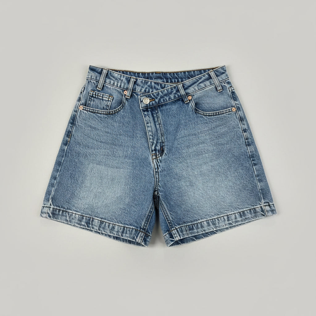 Short femme bouton decale